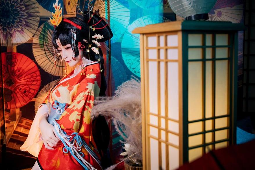 yui金鱼开背毛衣高清cos摄影展示