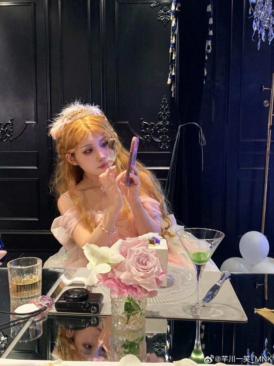 一笑芳香沁全集免费超美，照片有关人人夸