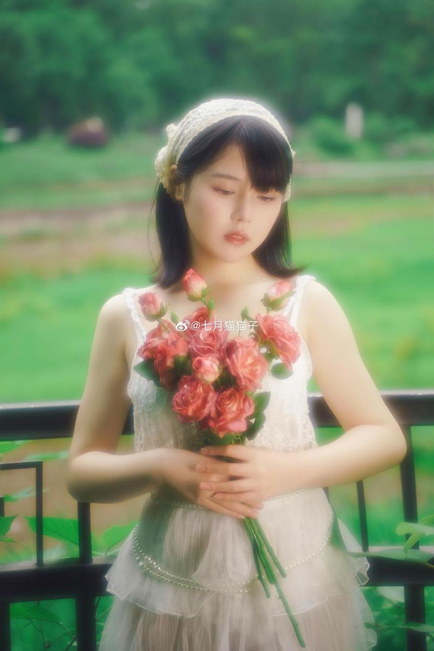 瞬间定格的七月喵子壁纸图，成为cosplay作品的灵感之源