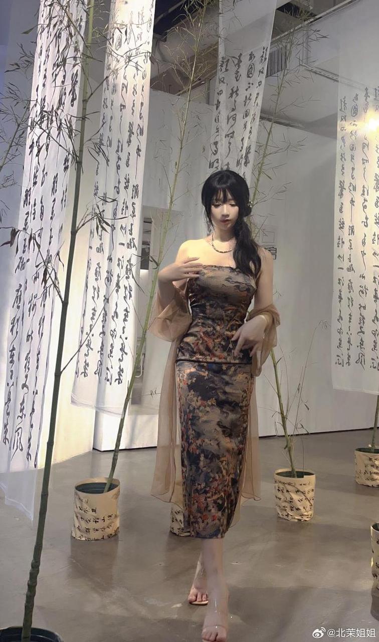 cosplay女神九曲jean的微博，原创图包大放送