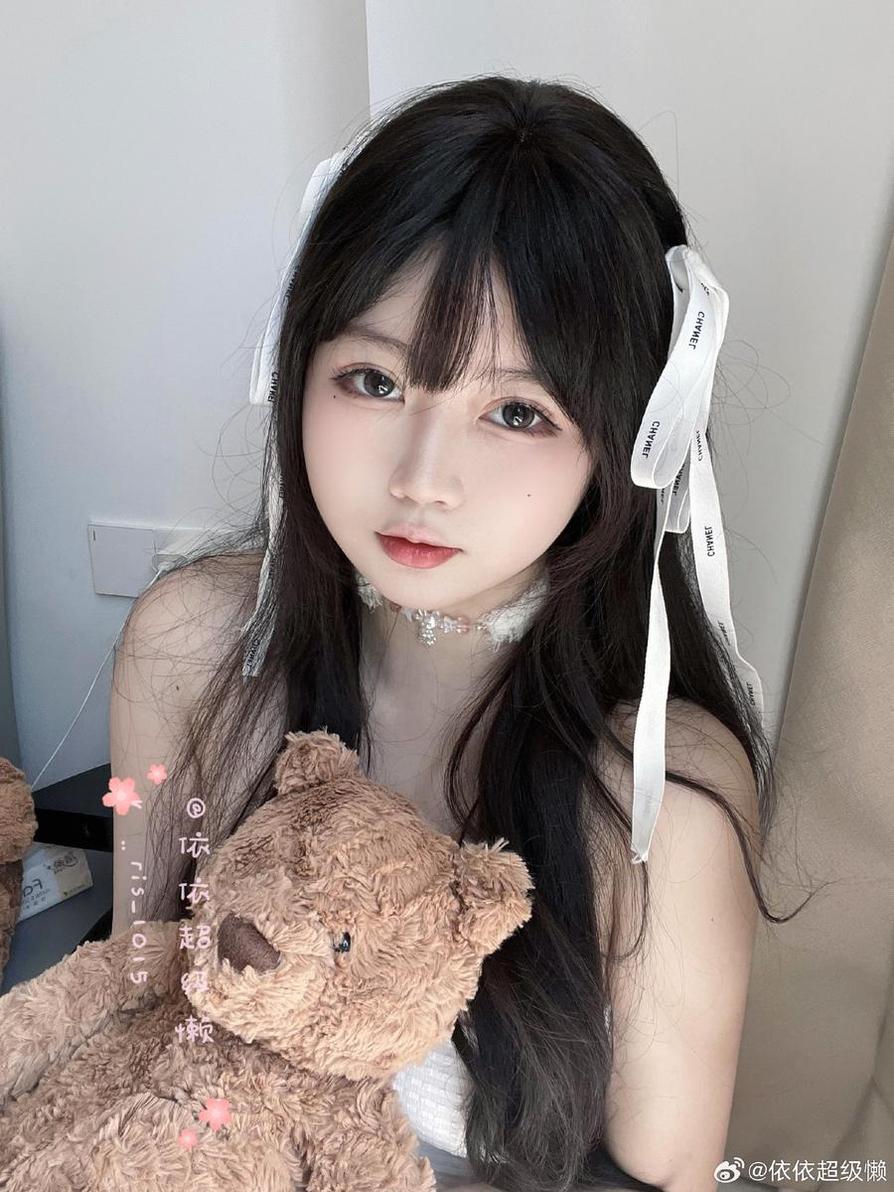 清新脱俗，是依酱吖刚入职的新人给你带来的摄影作品。