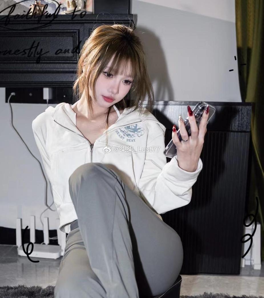 柒柒要乖哦免费下载，限量cos合集现在开始
