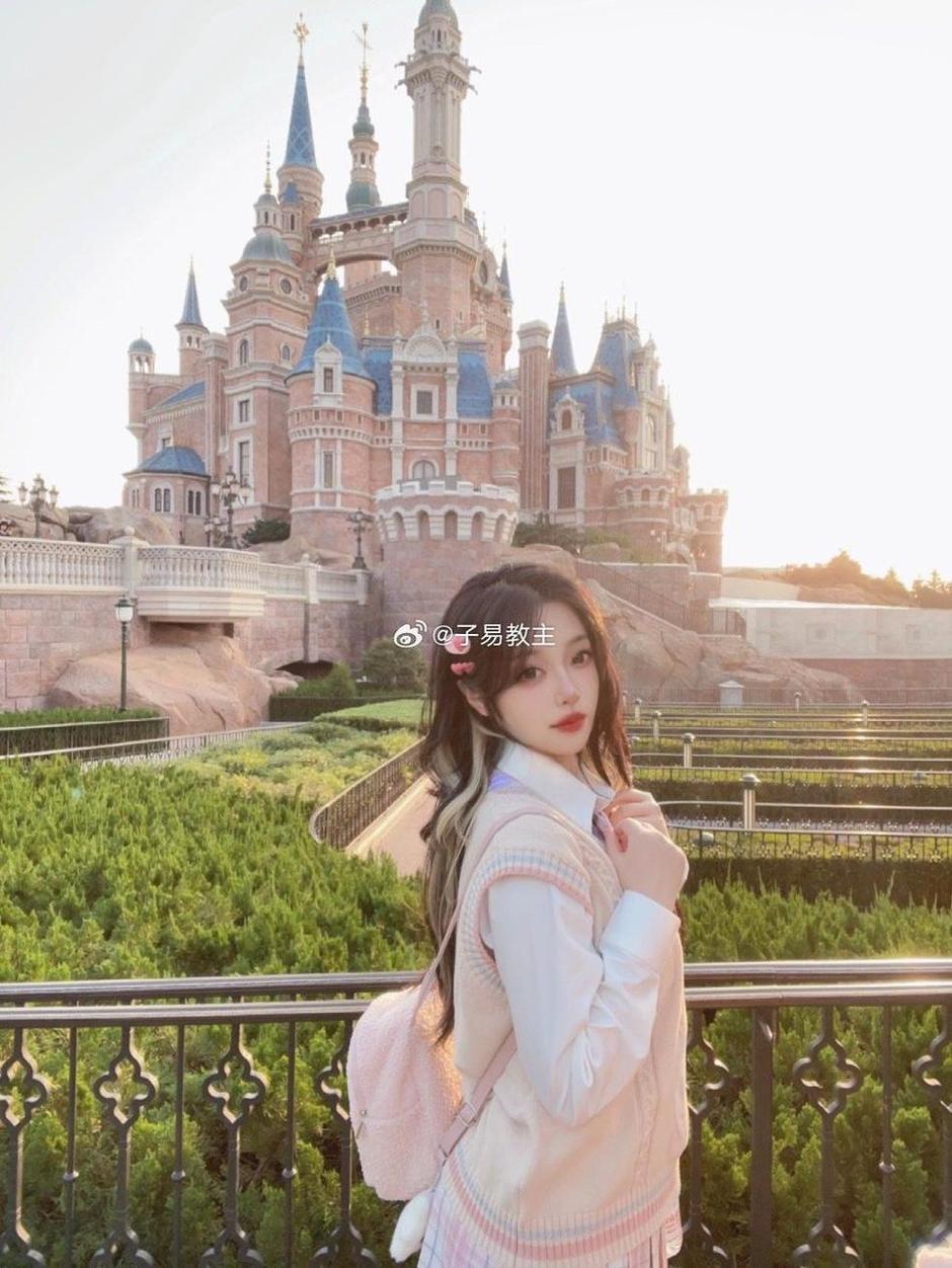 艺术与美的碰撞：白易子教主日历原图图包大放送