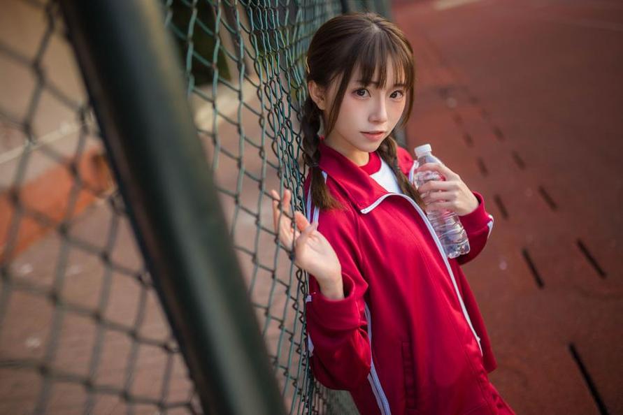 绮太郎胡桃的甜美原图：甜蜜日常的幸福少女照片