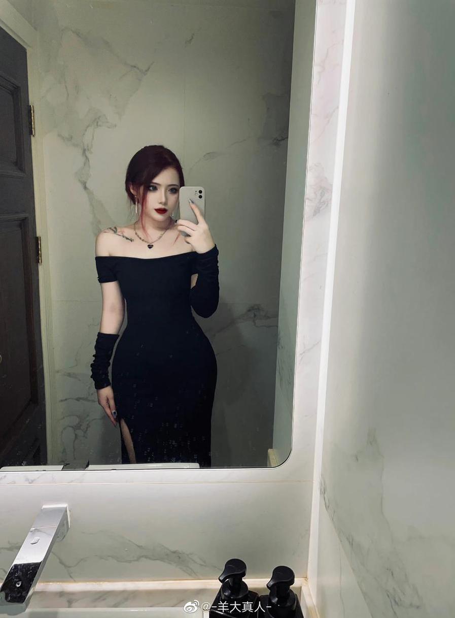 羊大真人的微博：LOL女英雄cos合集，原图珍藏，每一张图片都堪称床头必备