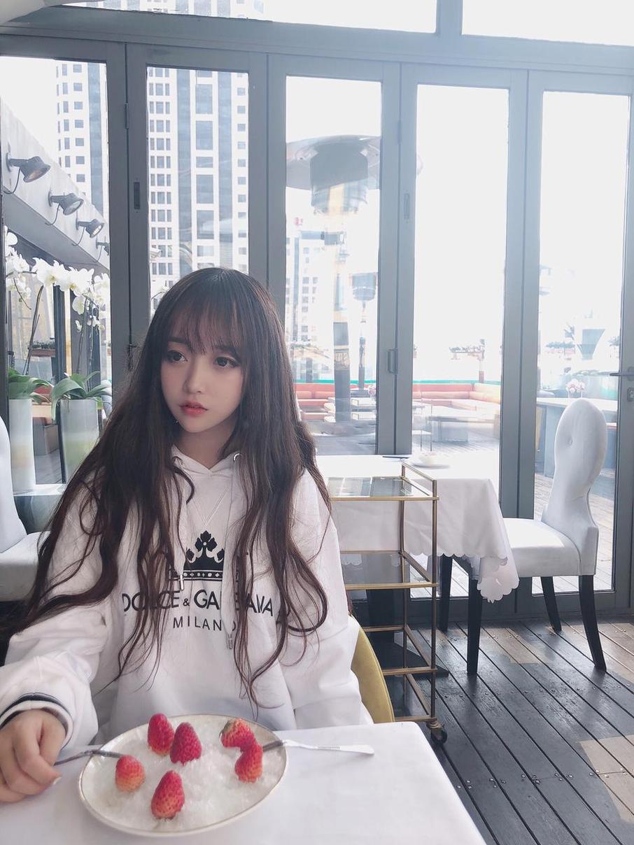 不容错过的合集，回忆起过去中美好的过期米线猫写真瞬间。