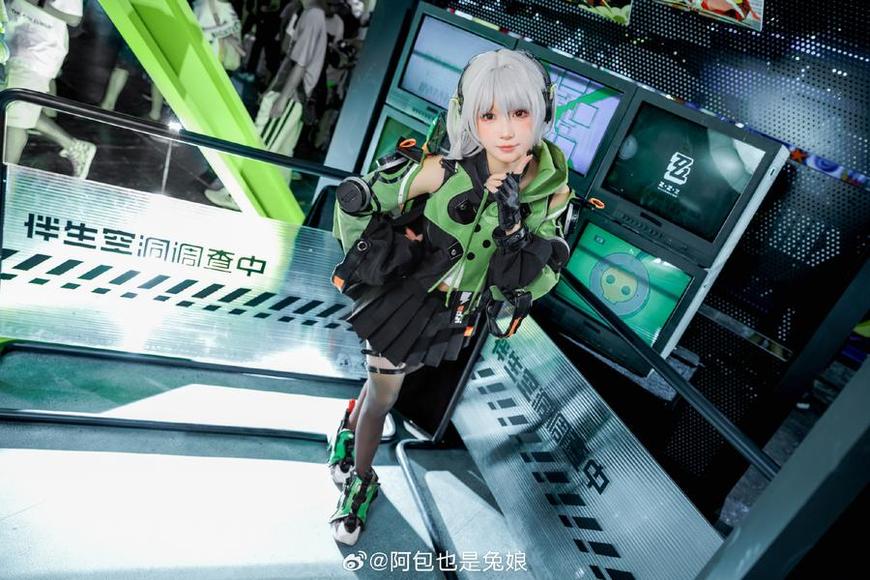 天生萌物，阿包也是兔娘梦梦照片连拍九张