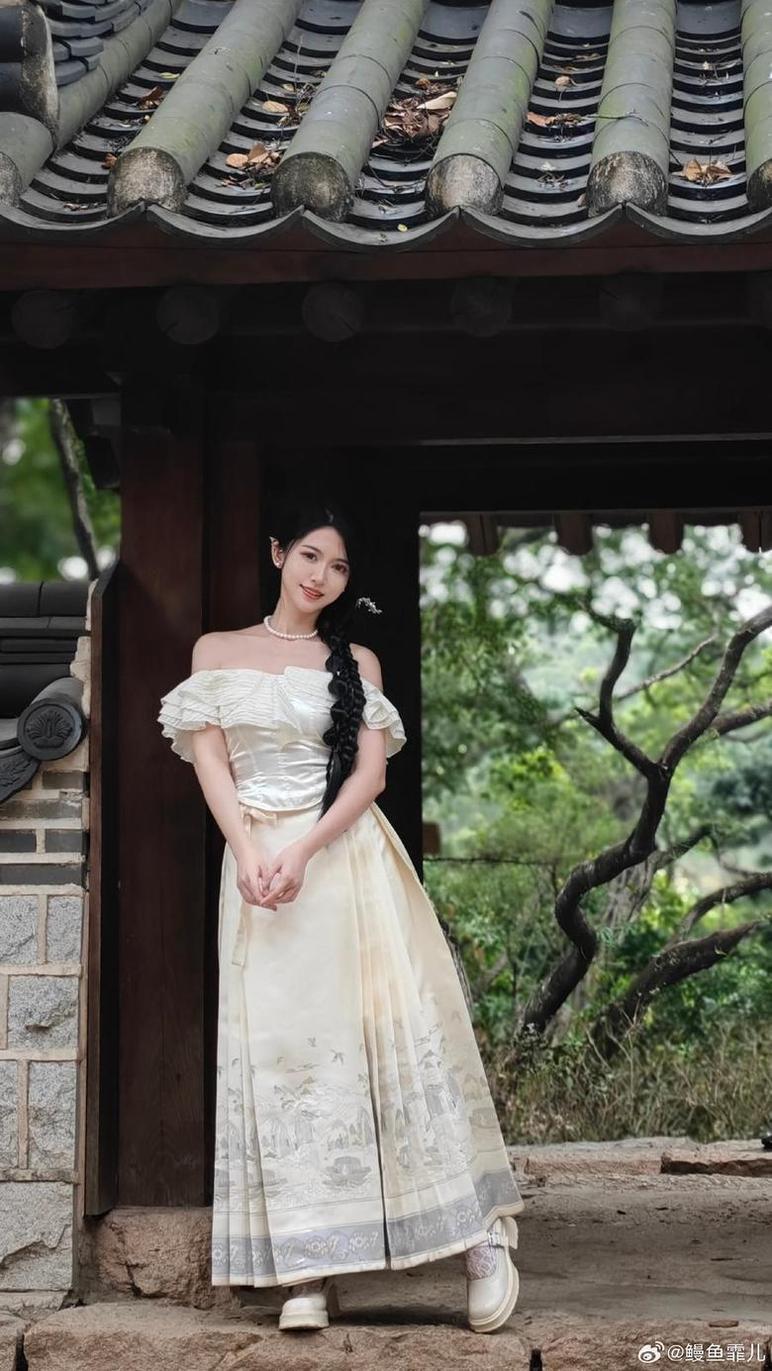 无形之中，鳗鱼霏儿蒂法战斗服勾画出了一幅幅精美的美图。