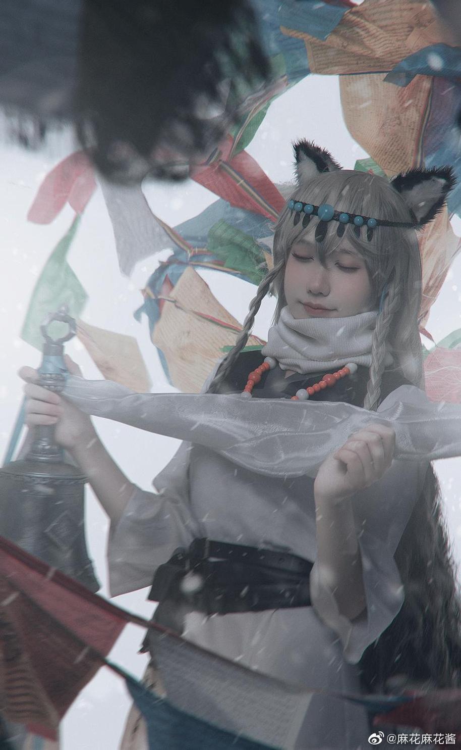 从黑色特点到服装配搭，麻花麻花酱的cos照片舒服又美